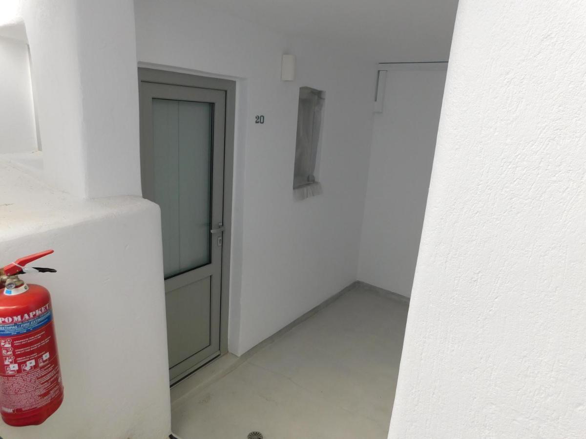 Fira Getaway - Economy Basement Rooms Exterior foto